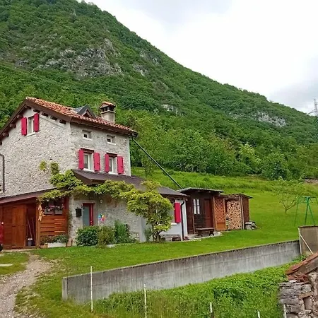 Ferienhaus La Casetta Glicine Ponte nellʼAlpi